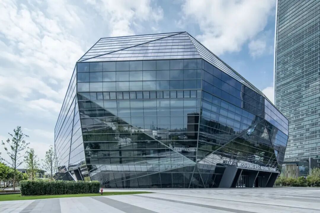 打造现代化国际大都市卓越水岸丨华建集团华东院担任设计总包的西岸国际会展中心竣工投用-18