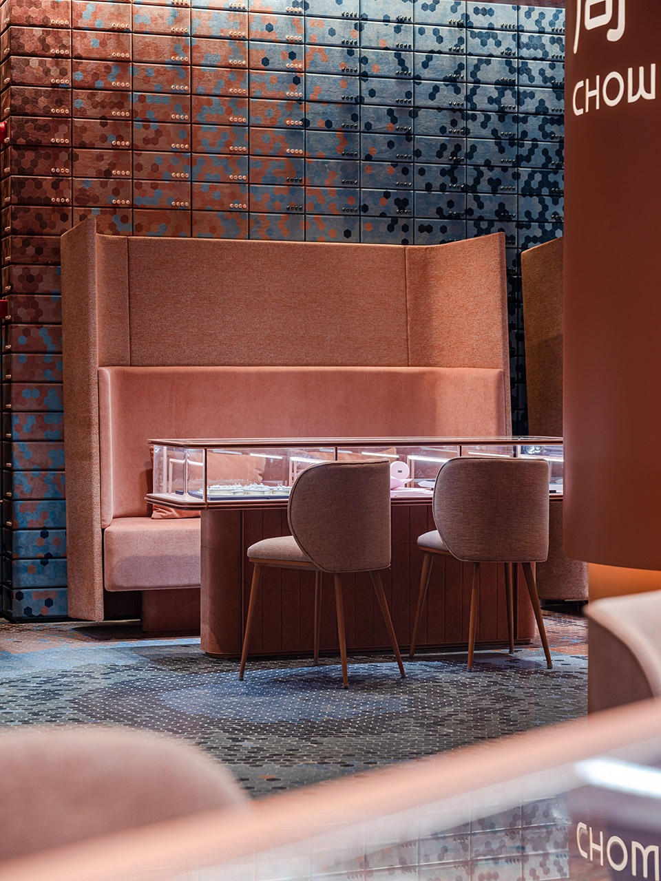 周大福重庆大悦城体验店 | 雾都元素融入珠宝展示-12