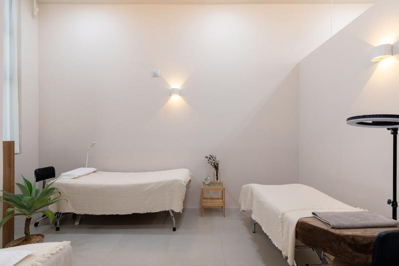 20 平米极简现代美妆店设计-12