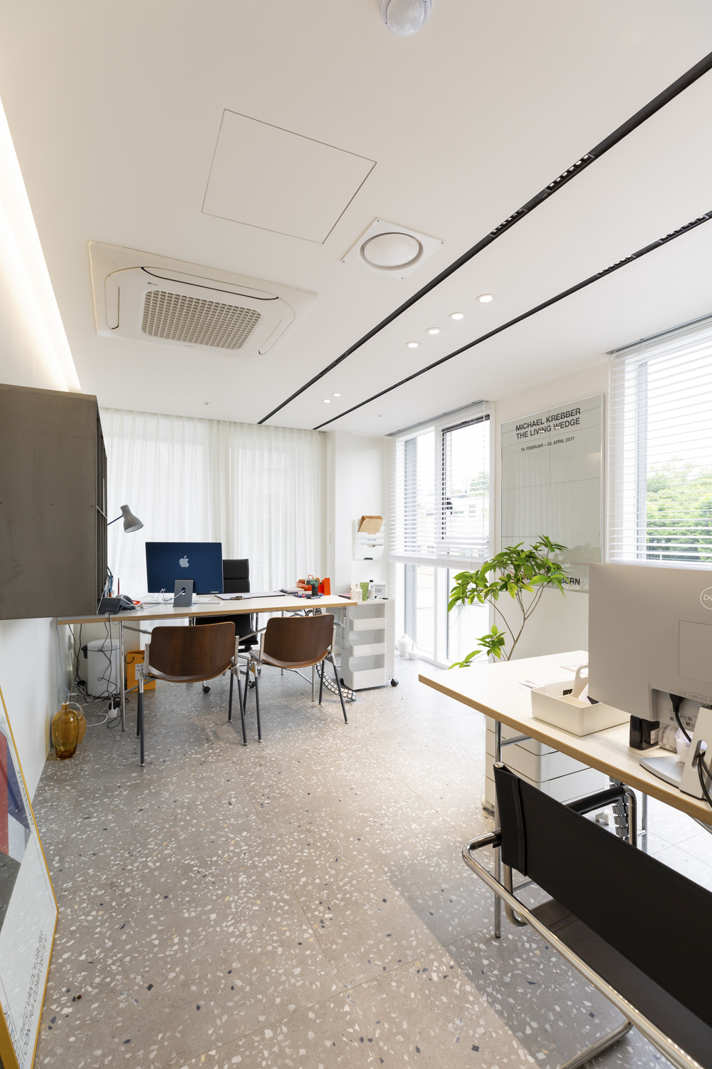 SHOWKET 办公室&工作室 | 74 平的极简咖啡馆式设计-24