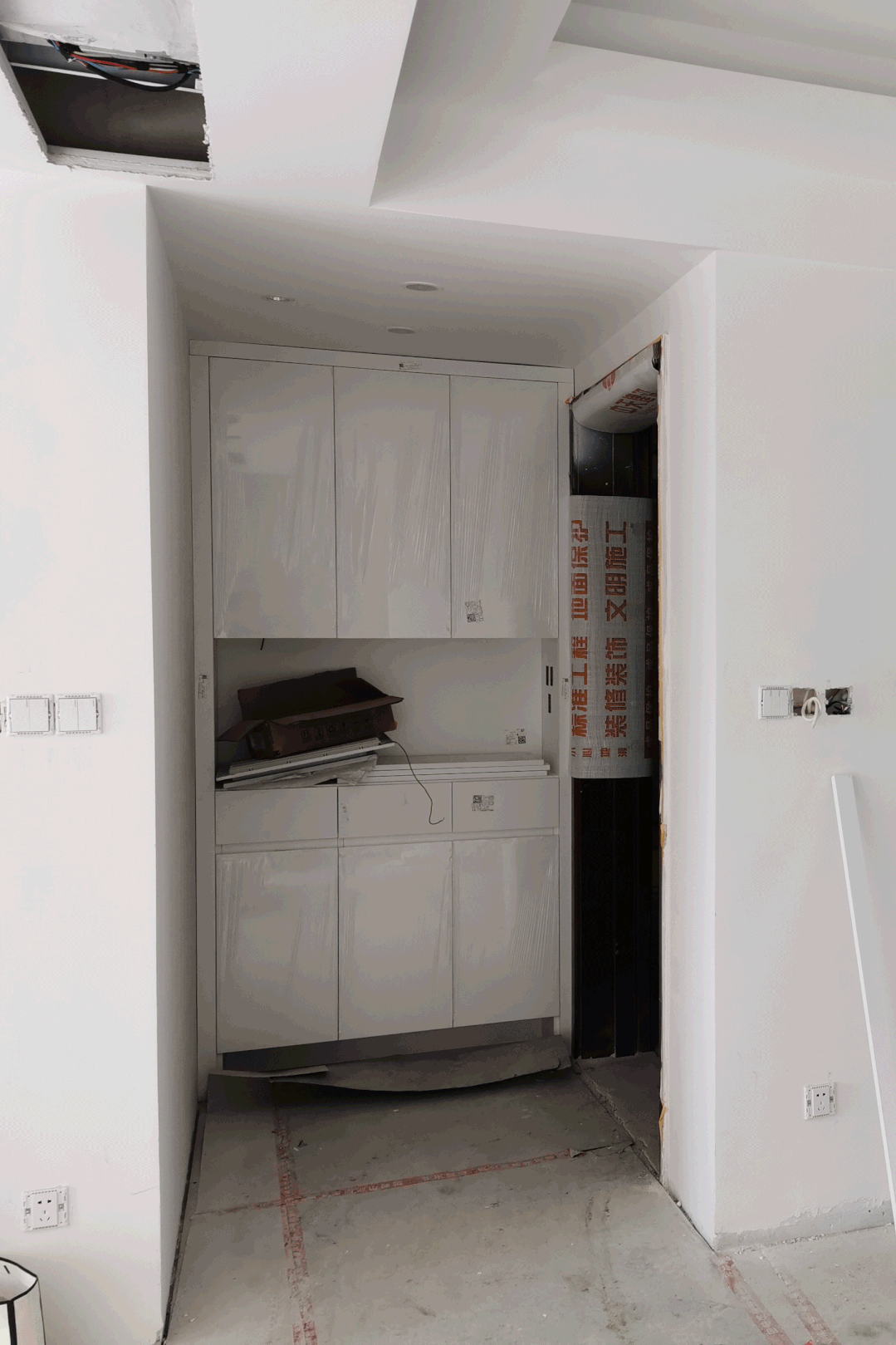 汇港城 120㎡精装房暗色调改造，咖色、蓝色、暖灰色展现沉稳旋律-69