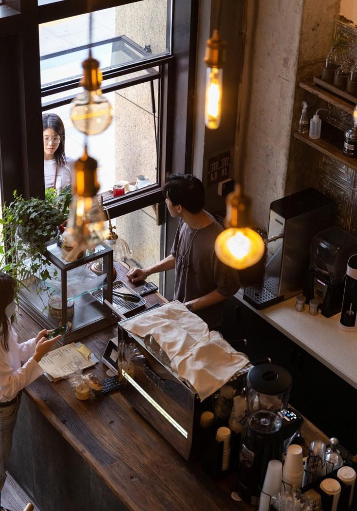 FY 空间设计 | 咖啡烘焙生活馆的舒适美学-4