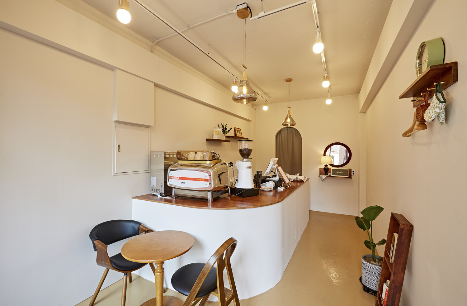 温润 7 坪咖啡空间，展现温馨氛围的室内设计佳作-6