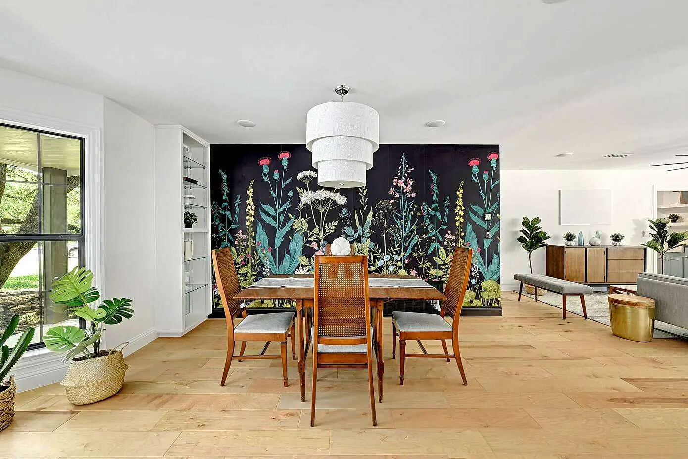 个性墙纸打造独特餐厅，翻转德州住宅视觉体验-1