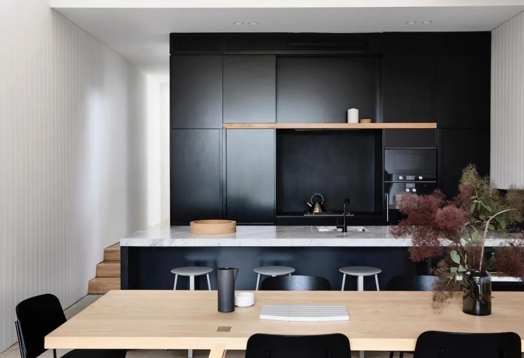 Bek Sheppard--简约现代住宅，用木材打造出温暖舒适的家-28