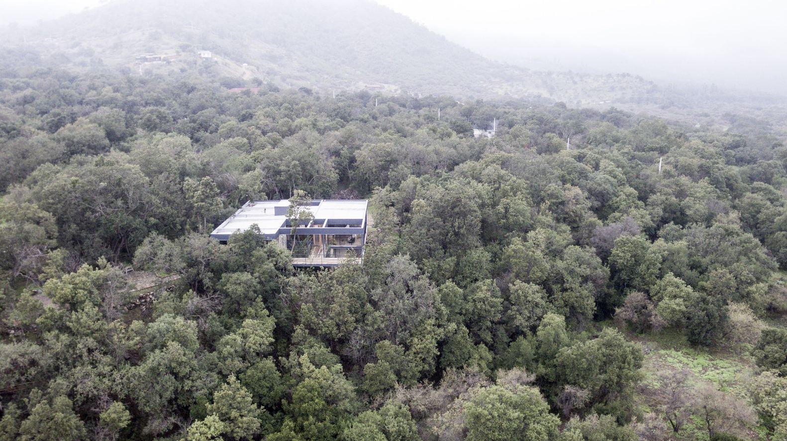 智利奥尔穆埃森林中的悬浮家庭住宅-62