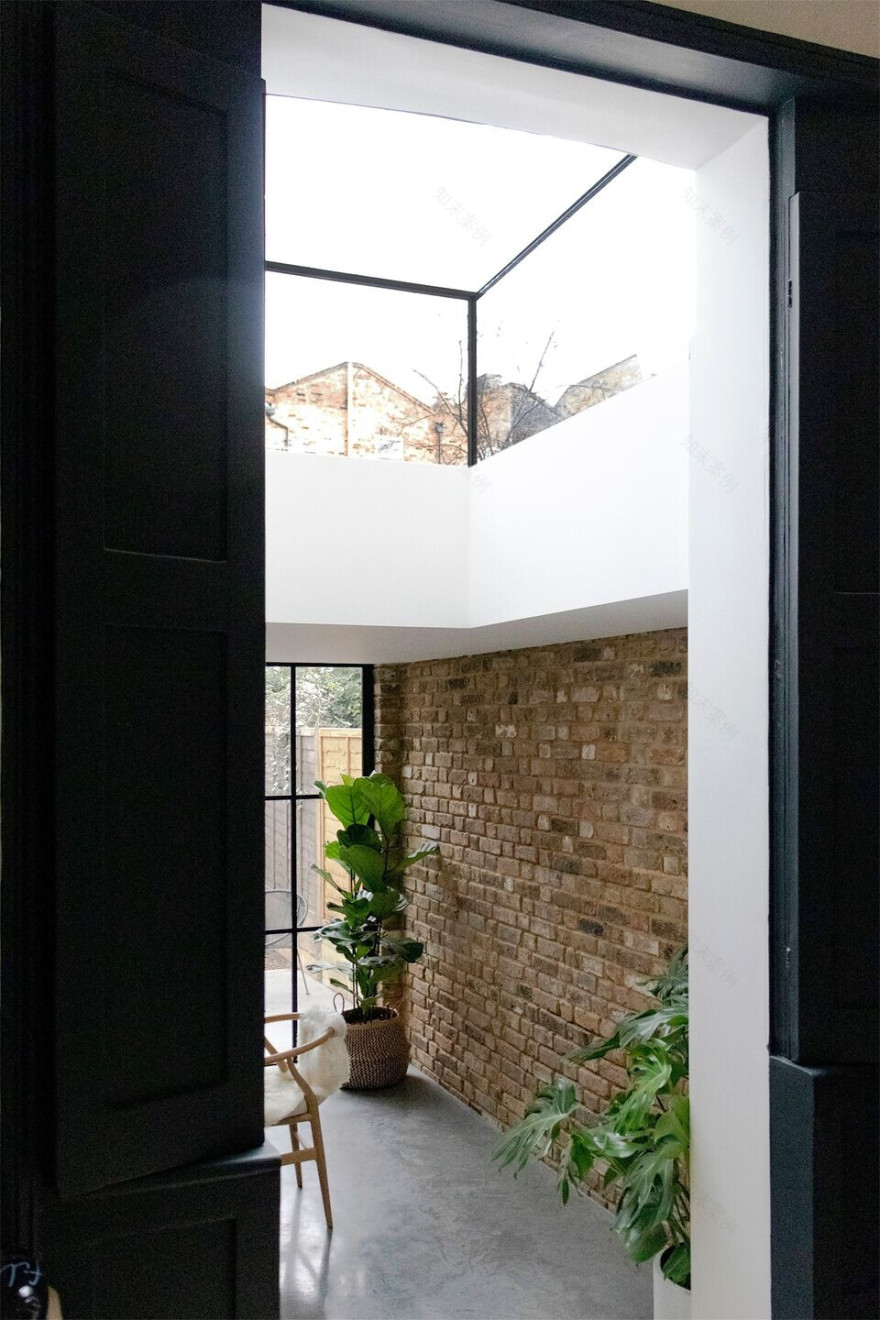 伦敦 Stoke Newington 区的焦黑木质空间丨英国伦敦丨William Tozer Associates-9
