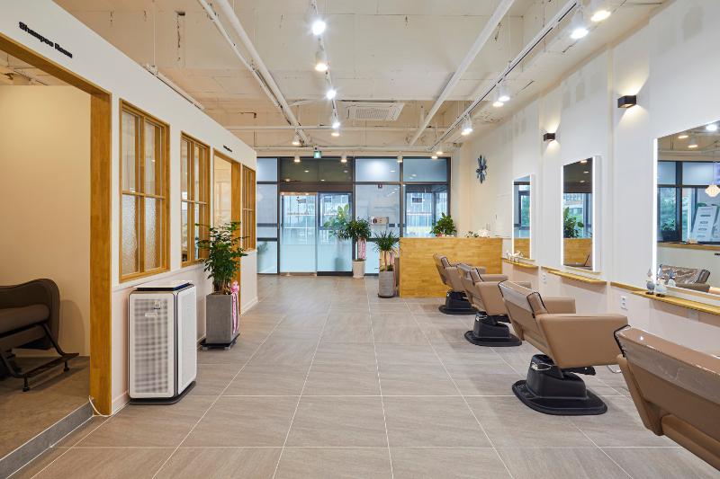 26 平美容室 卡其色与原木的简约魅力-3