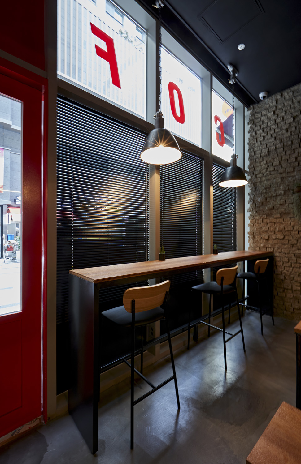 13 坪首尔咖啡厅，黑调工业风的设计魅力-13