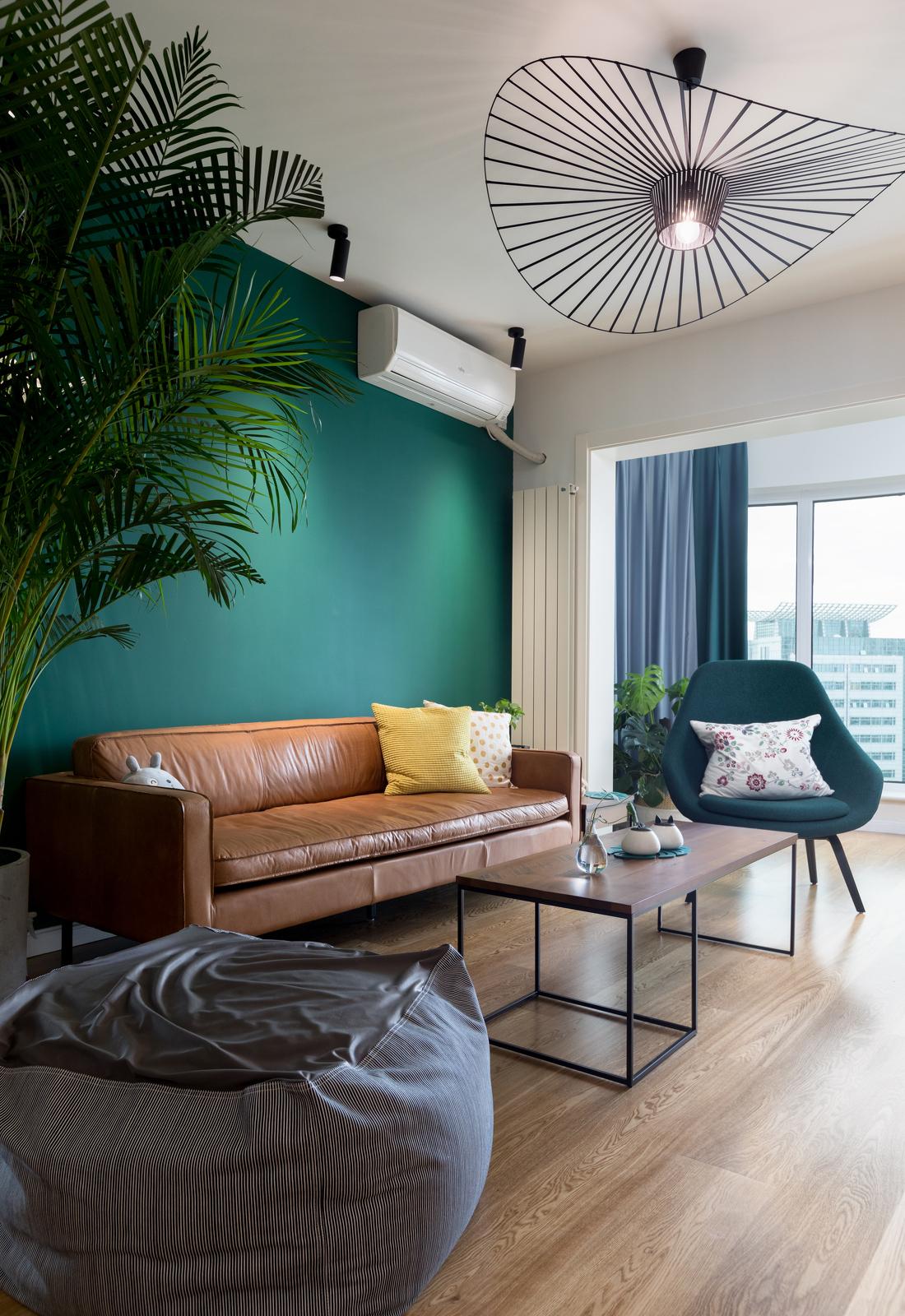 湖绿与复古棕的时尚碰撞-8