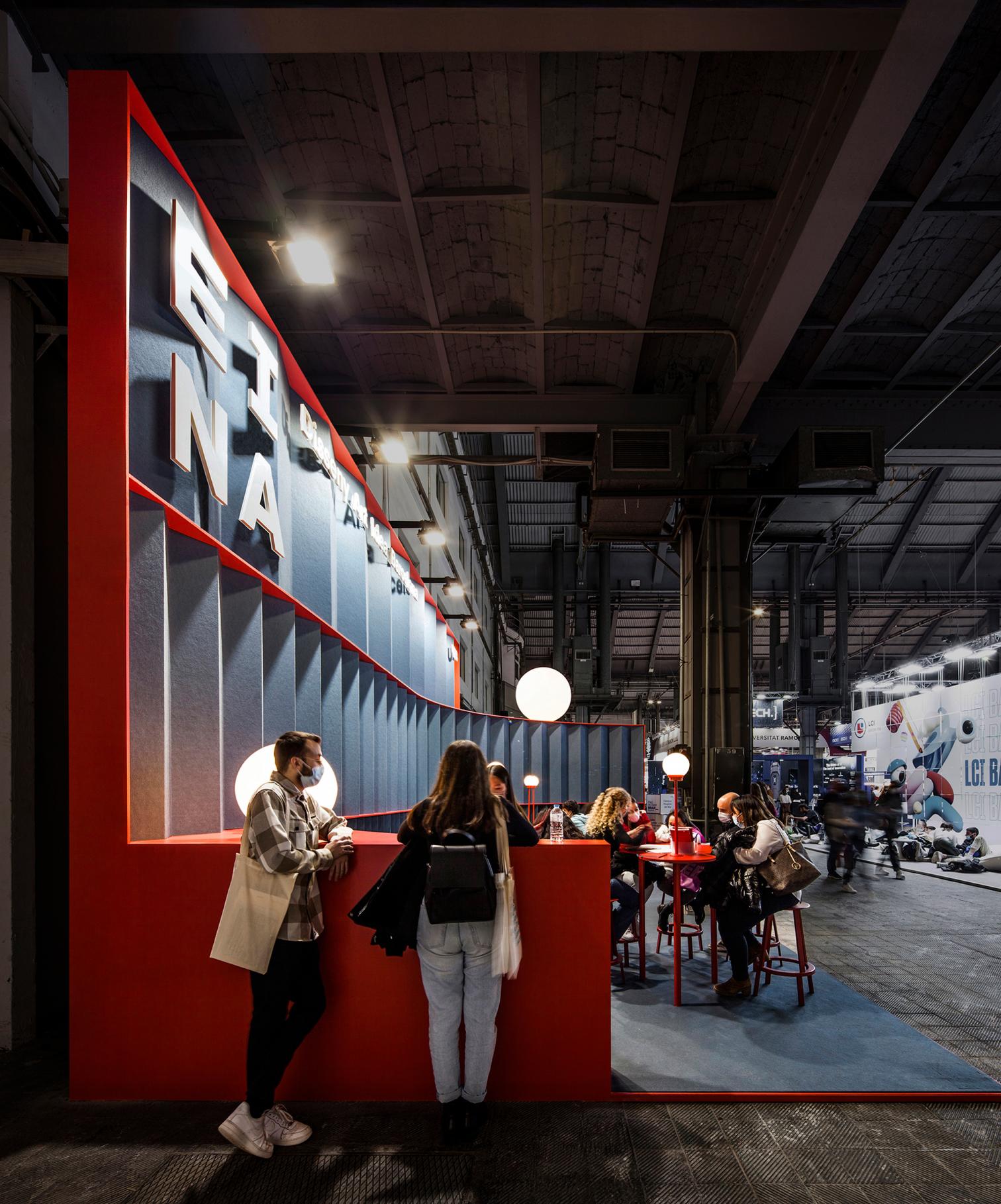 EINA 的“Stand”设计丨西班牙巴塞罗那丨Anna Bach 和 Eugeni Bach 领导的公司-10