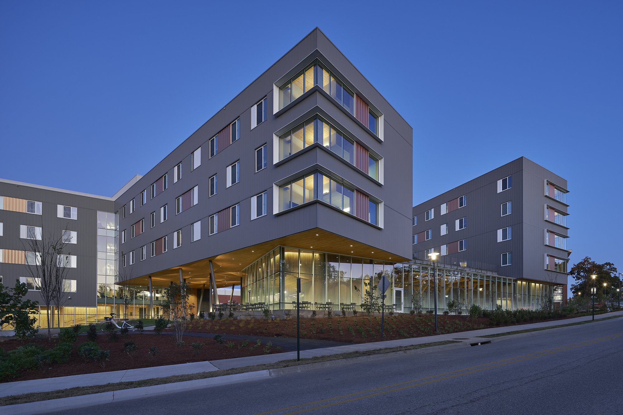 Adohi Hall / Leers Weinzapfel Associates + Modus Studio + Mackey Mitchell Architects + OLIN-29