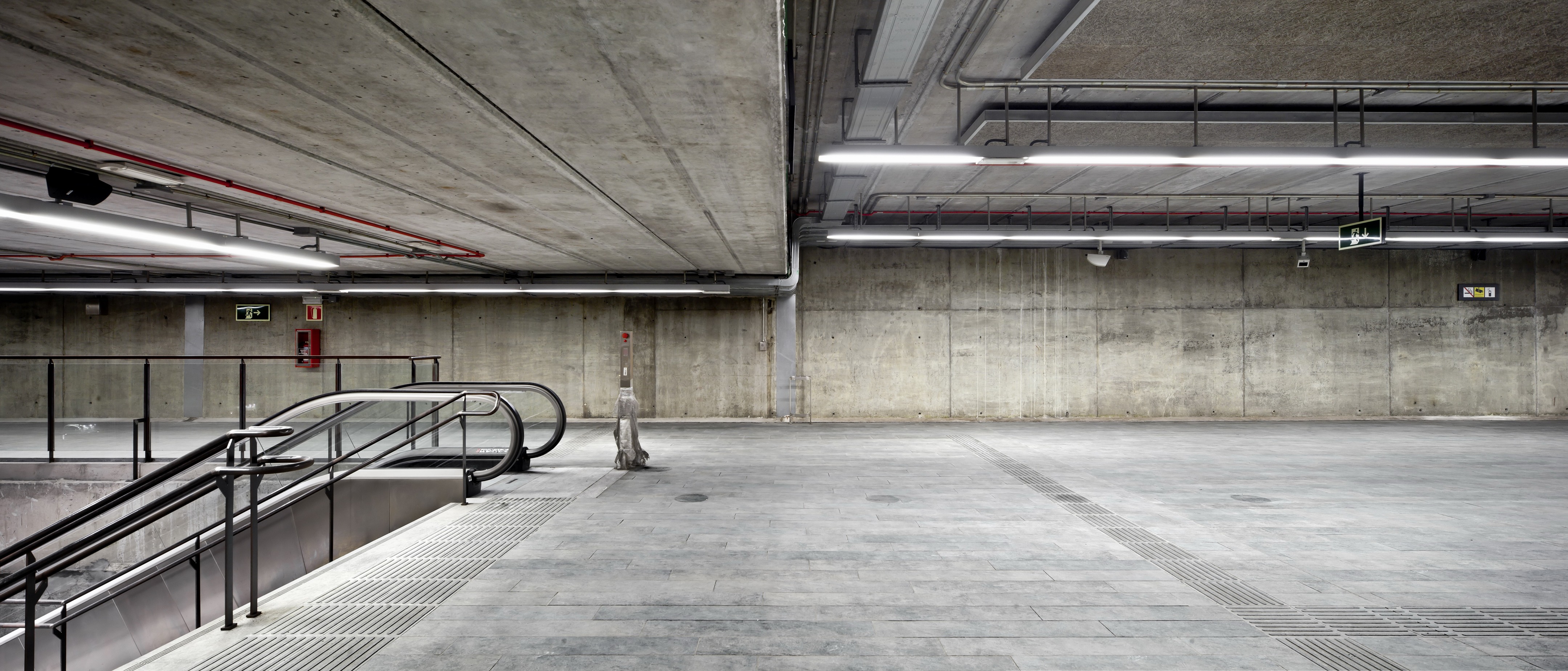 西班牙 L9 地铁线三站点的地下建筑设计-5