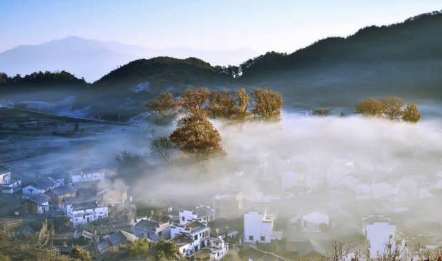 一家3口逃离都市，包下30亩地爆改老房子，有人开车2小时只为在这睡一觉-24