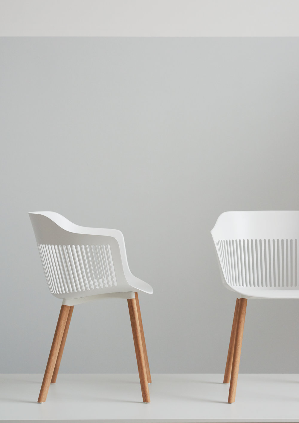 轻盈透明,经典重生的 AIIR chair-9