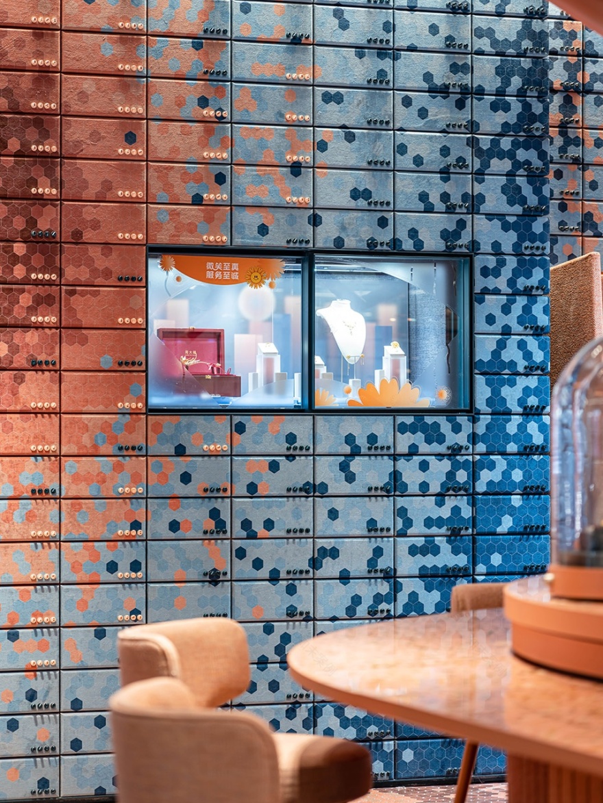 周大福重庆大悦城体验店 | 雾都元素融入珠宝展示-30