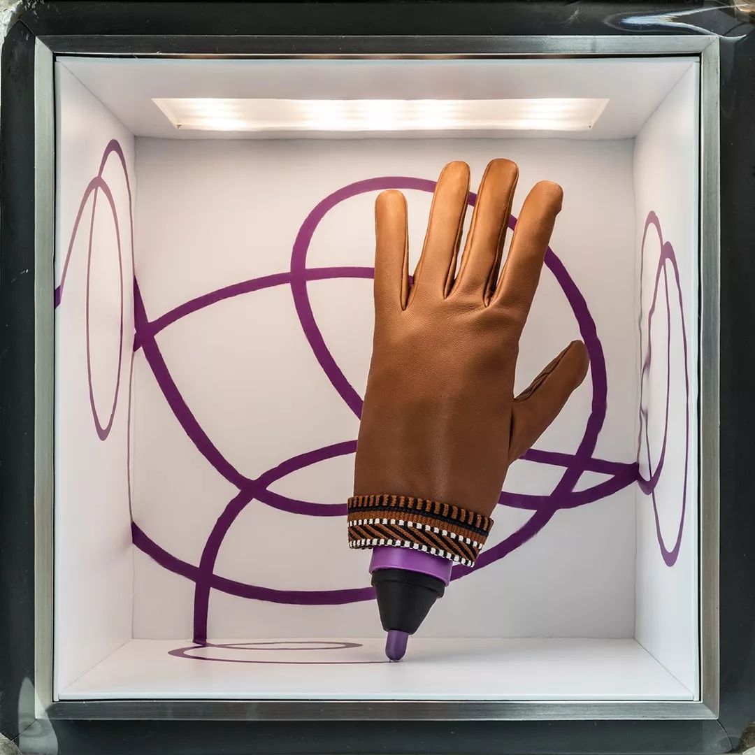 爱马仕橱窗里的梦幻色彩-17