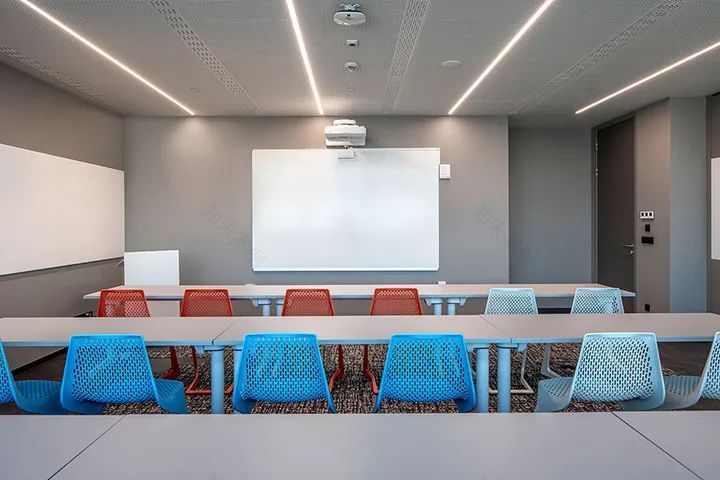 SAP 土耳其总部办公设计 | 优雅高级灰调、工作生活相融合-28