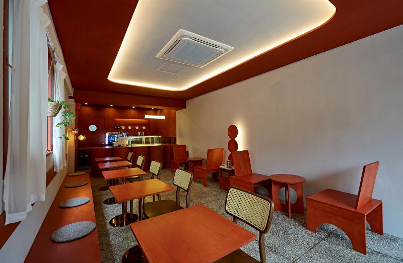 16 平高级感红色木质甜品店设计-9