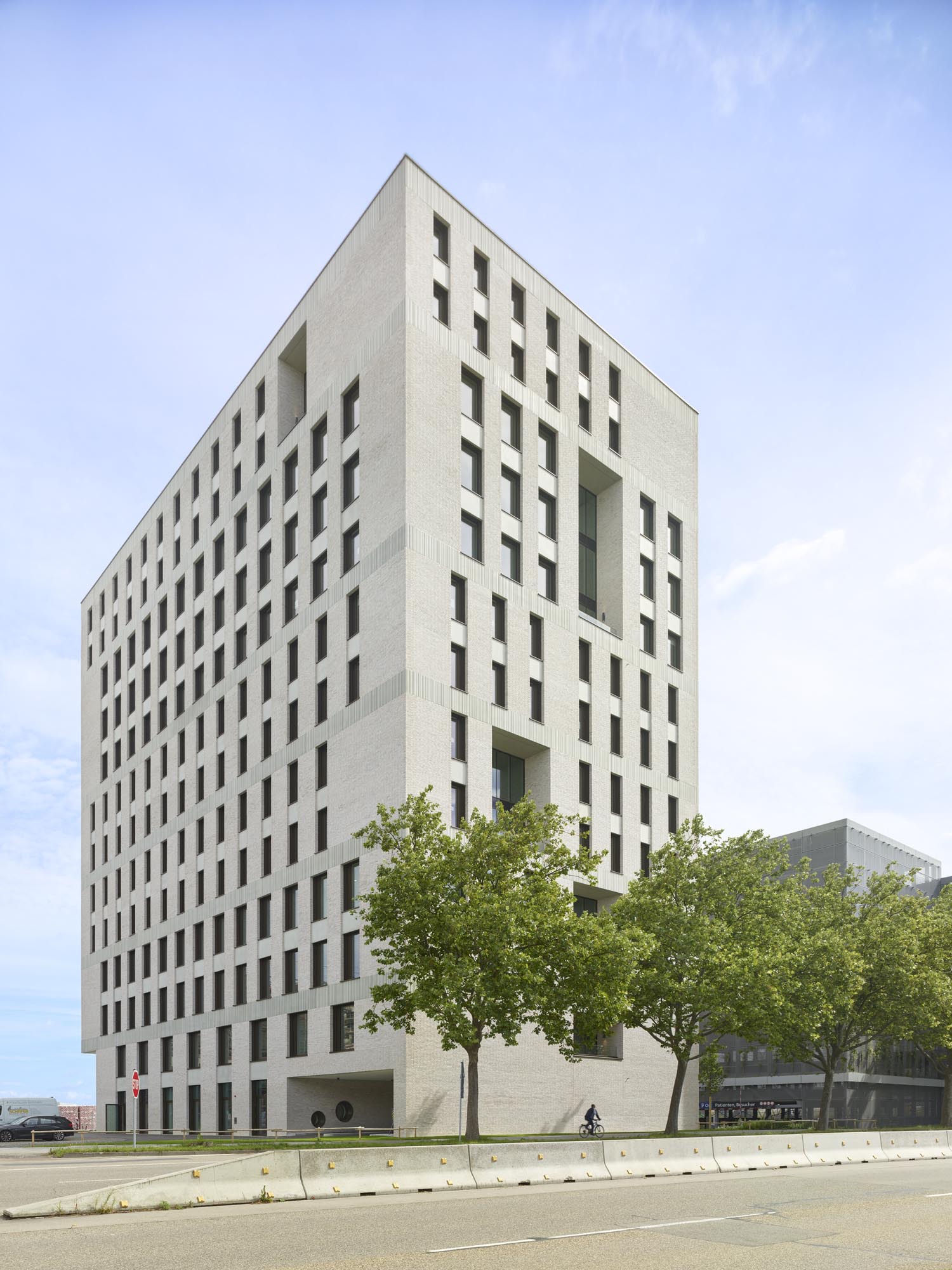 New High-Rise-Block Böblingen District Hospital / Baumschlager Eberle Architekten-17