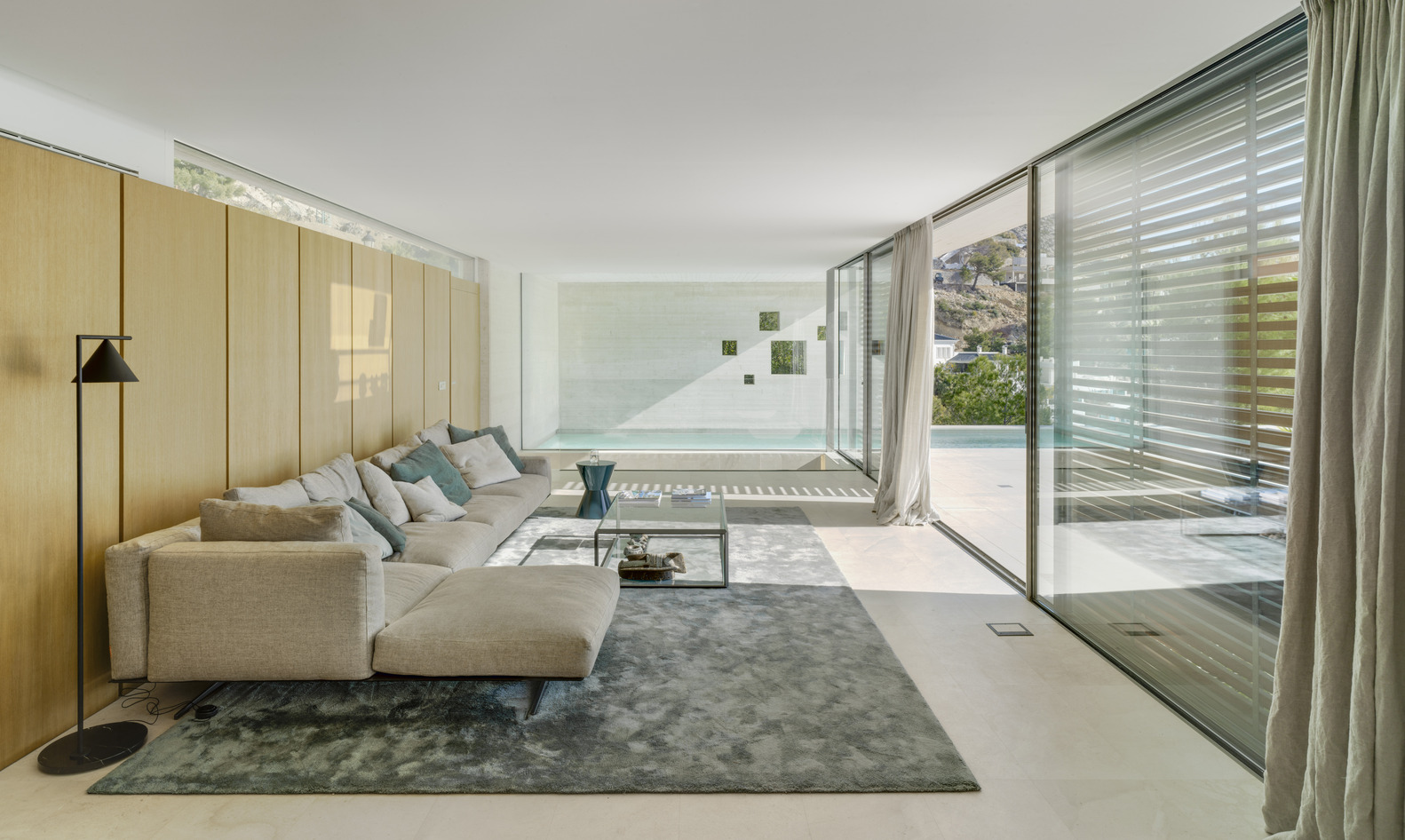 嵌入山体的独特度假屋-36