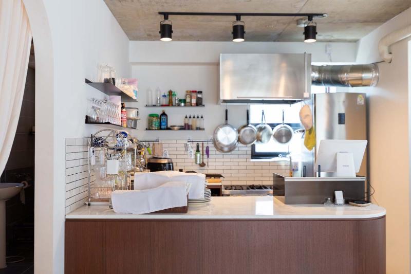 18 坪餐厅的极简浪漫 | 温馨原木风设计-15