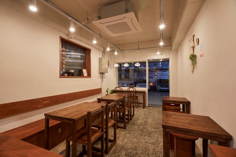 温暖小清新，10 坪餐厅的装修魅力-5