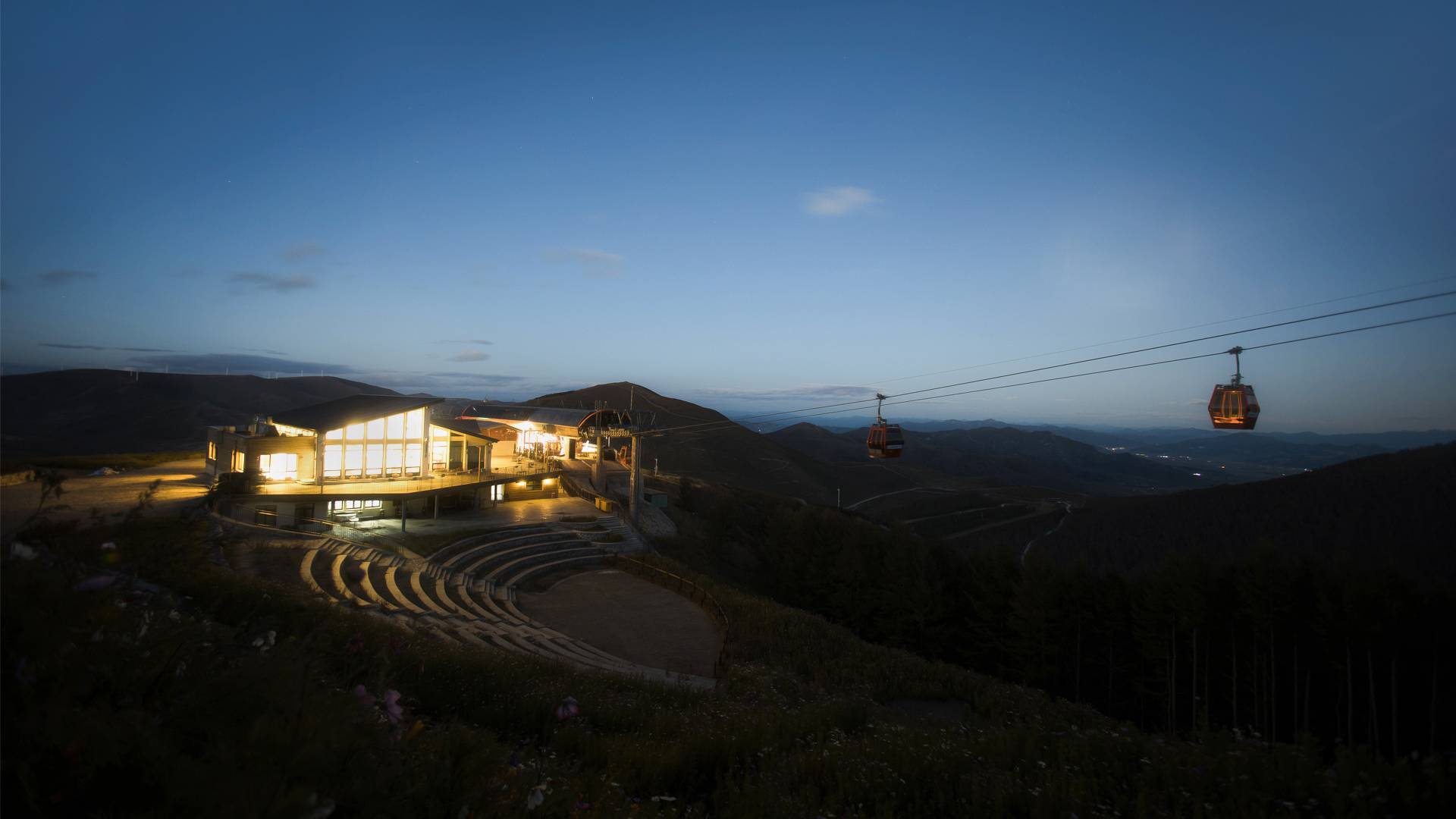 崇礼玉石梁索道中站露天剧场-14