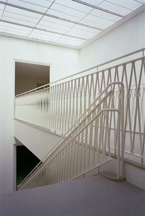 Z33 艺术馆 · 静谧之墙与城市对话-43