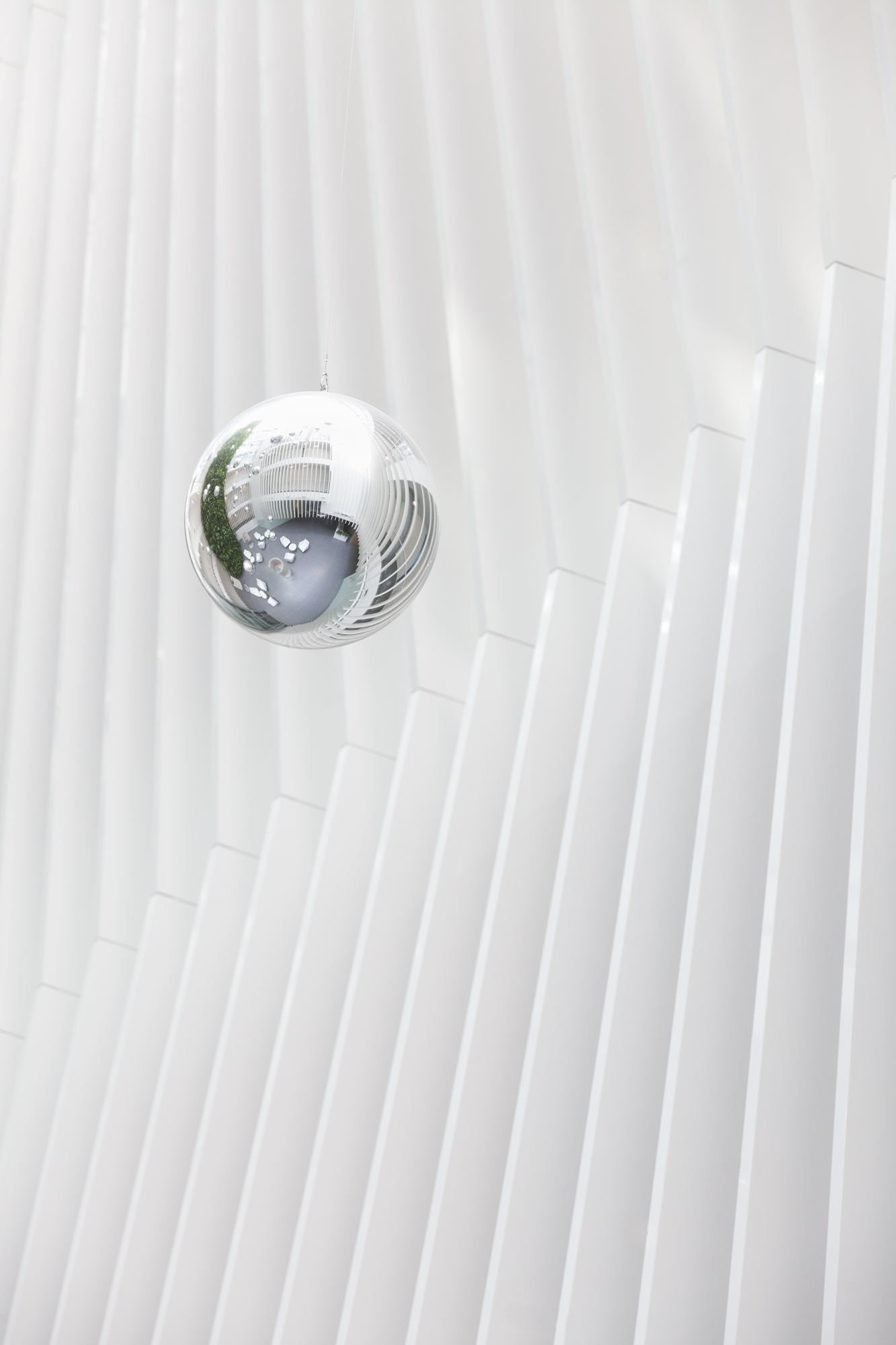 布拉格 KKCG 建筑室内设计 | 垂直花园与自然材料的融合-8