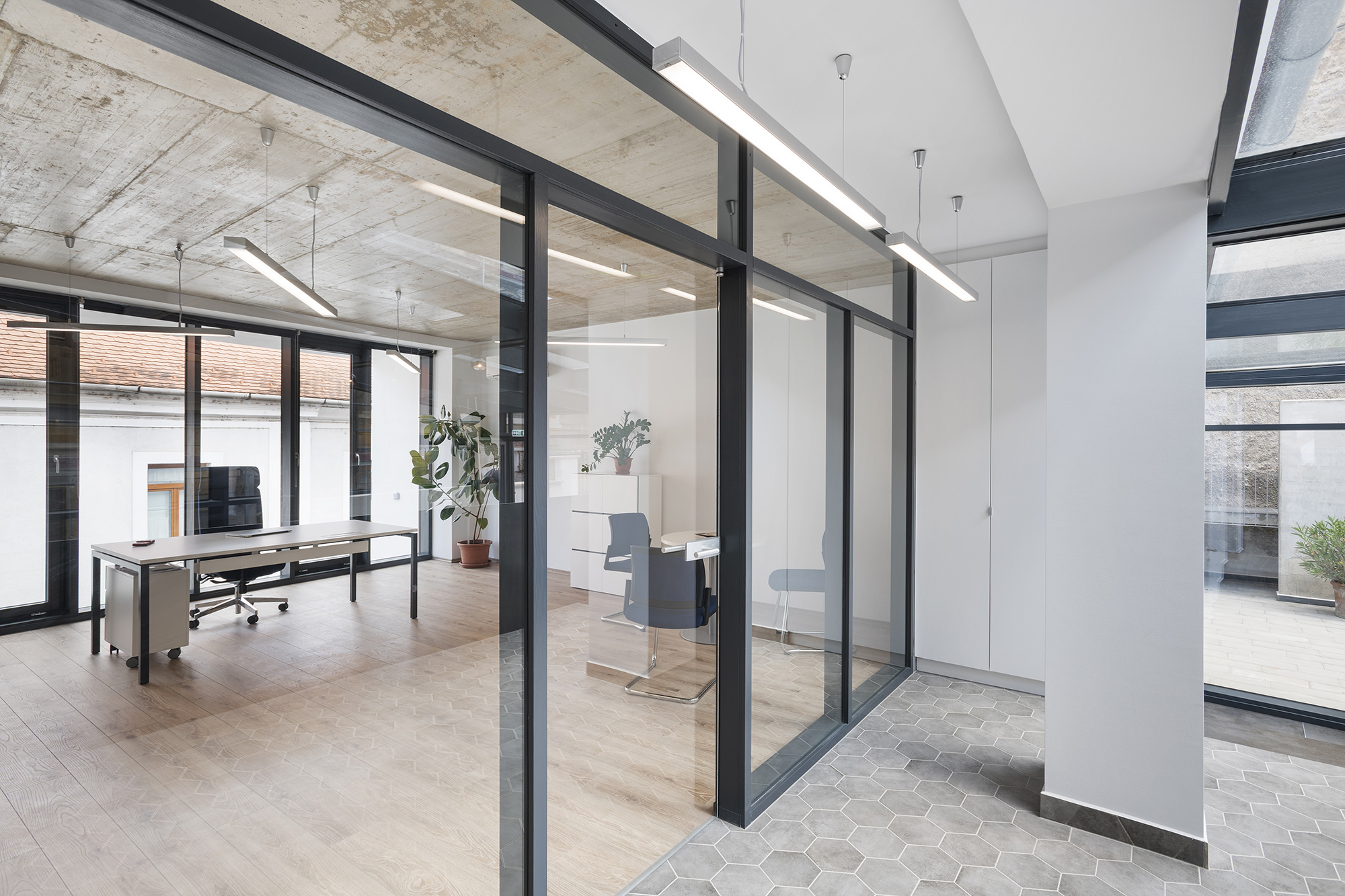 湖上小镇的旧印刷厂新生-38