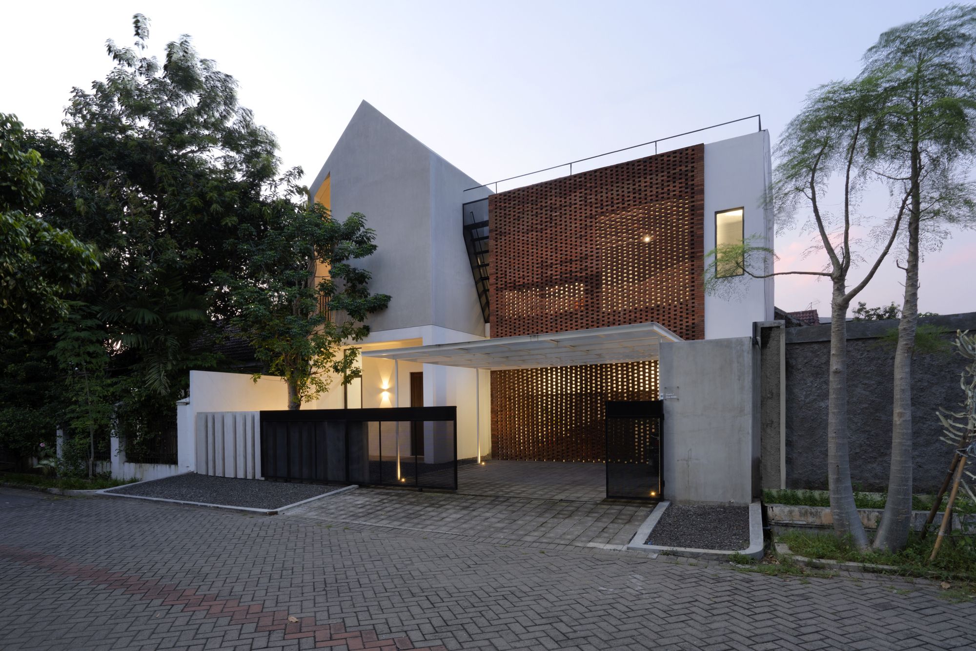 绿意盎然的 Griyoase 住宅丨印度丨Andyrahman Architect-1