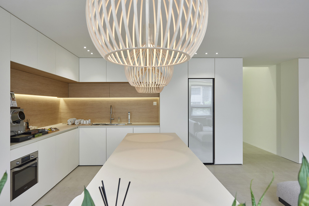 白色与木色，打造高级办公室空间-12