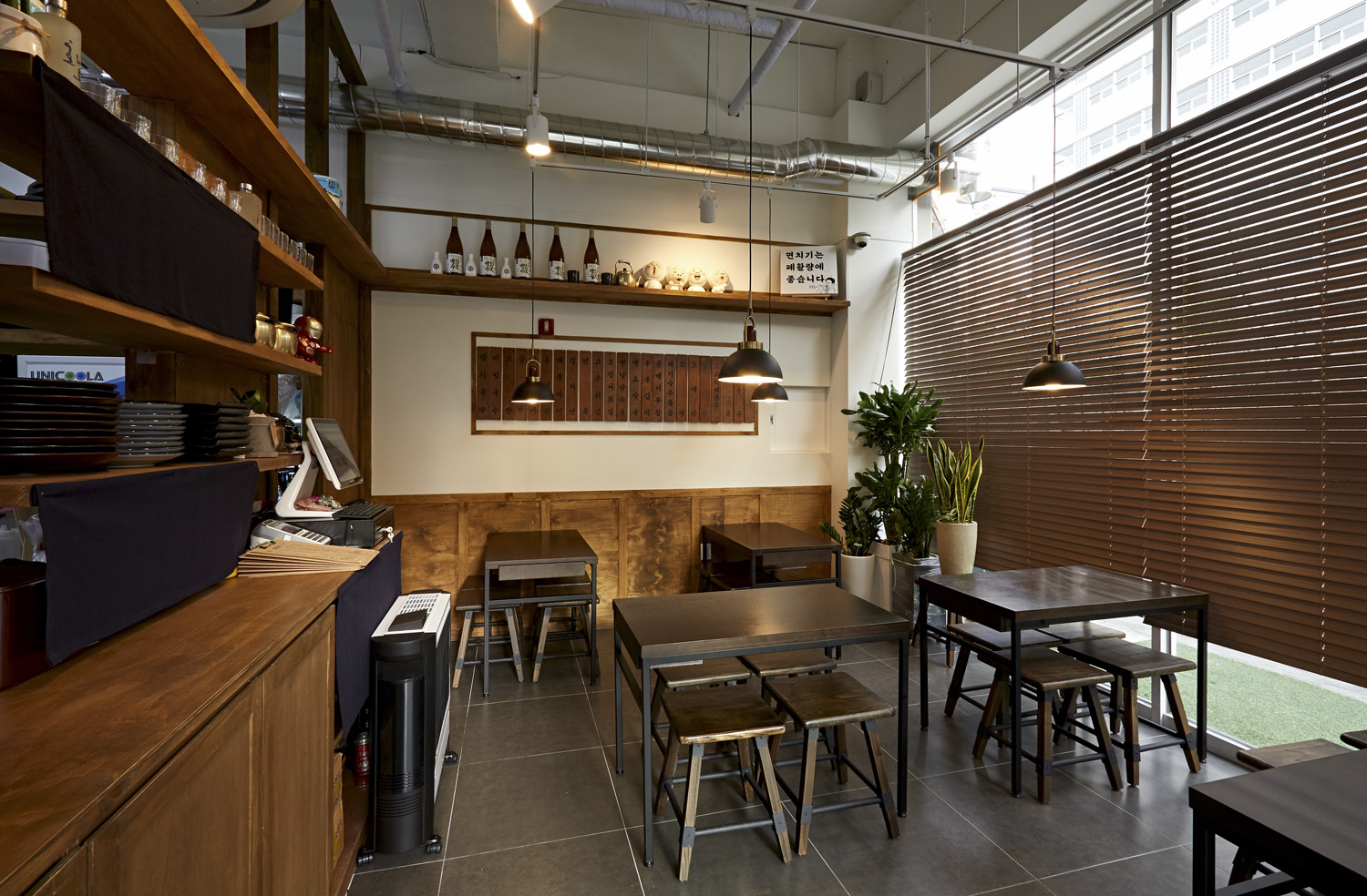 白色与木色交融的 10 分餐厅设计-2