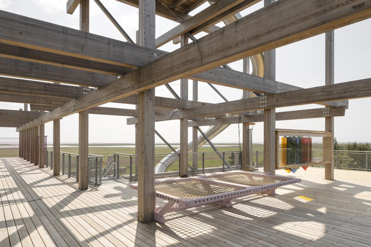 体验屋 圣彼得奥尔丁

注：Erlebnis Hus推测可能是Erlebnis Haus的拼写错误，Haus在德语里是房屋、屋子的意思；St·是Stadt（城市、市镇）或Saint（圣）等的缩写，结合常见地名情况这里推测是圣；Peter Ording是地名彼得奥尔丁  丨德国-30