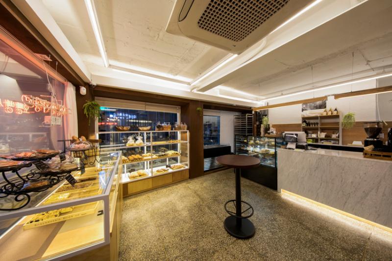 18 平小户型打造温馨烘焙店-3