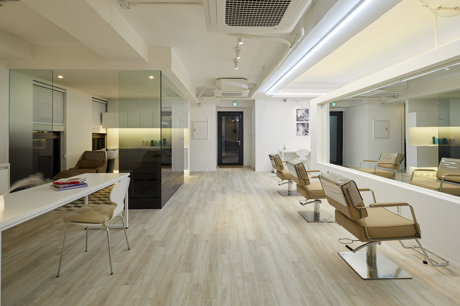 简约优雅 80 平美容院设计-9