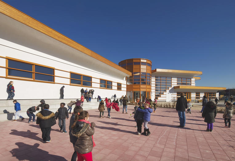 里维伦韦克亲子中心

注：Kindcentrum常见意思是亲子中心、儿童中心 ，Rivierenwijk推测是一个地名，可音译为里维伦韦克 具体翻译可能需结合更详细的背景信息 丨荷兰丨Van der Pol-13