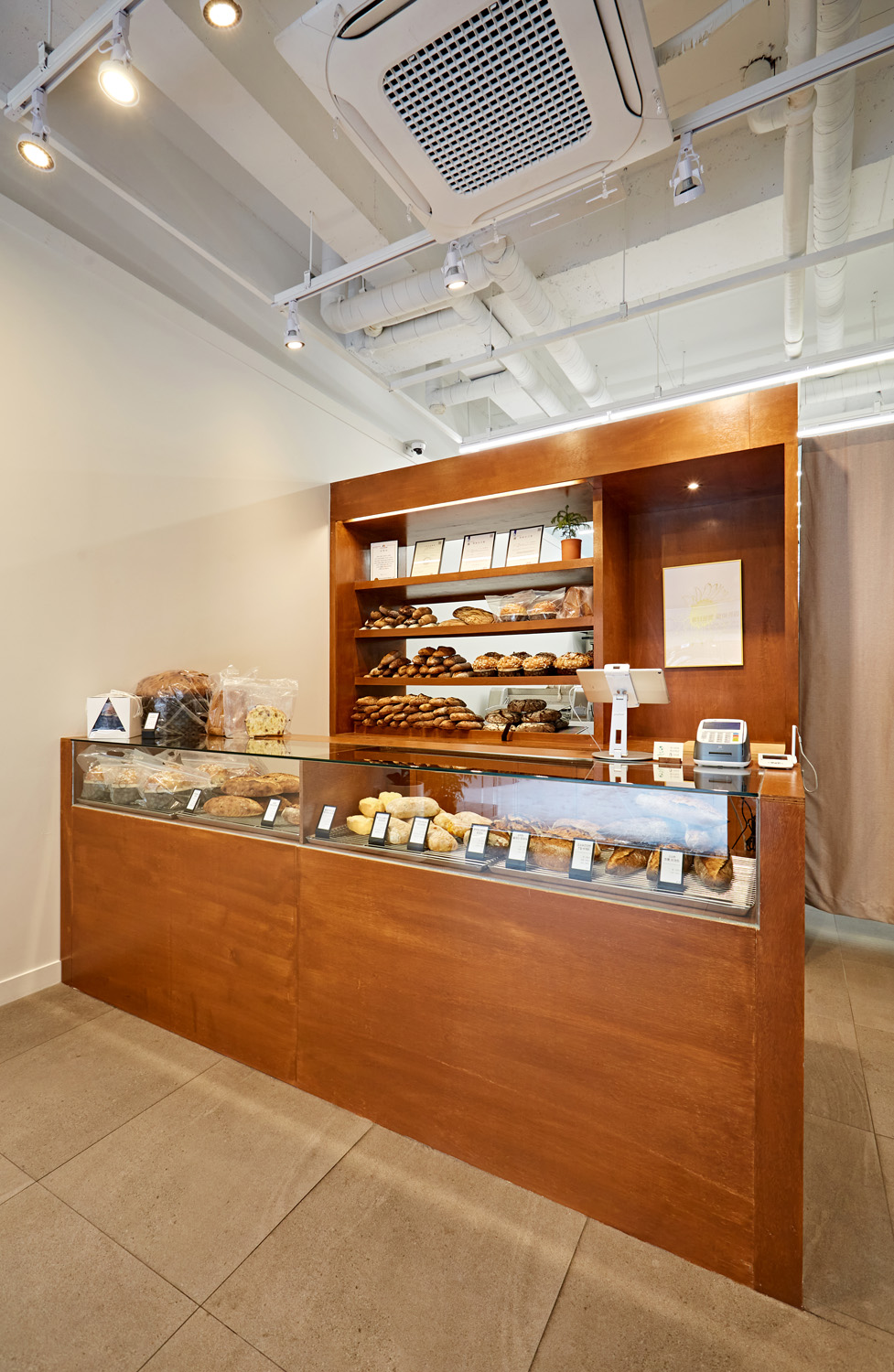 白色与木质，打造 15 平极简主义厨房-12