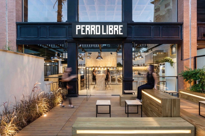 自由犬酒吧间-30