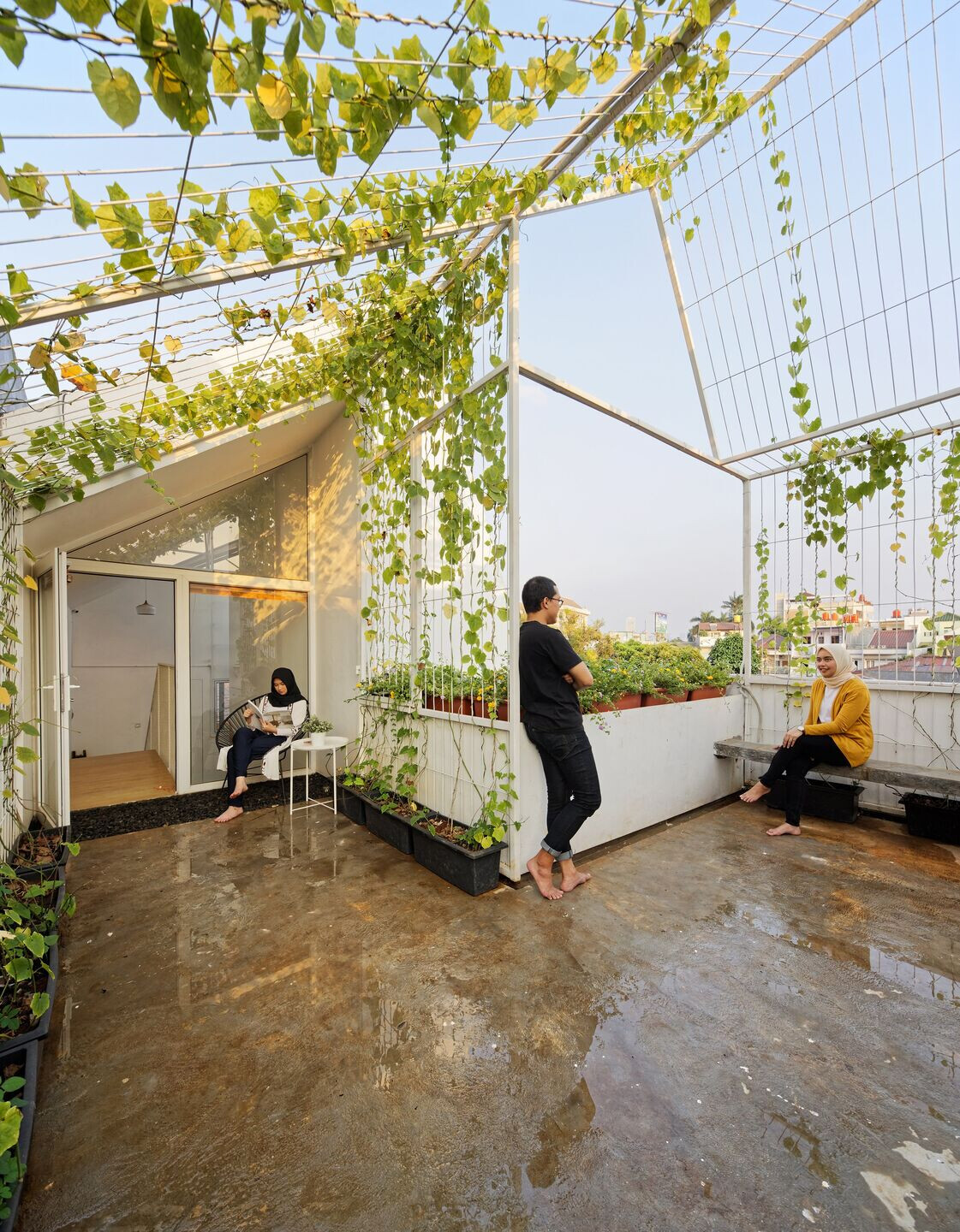 印尼狭地住宅，三角天花板创造宽敞空间-22