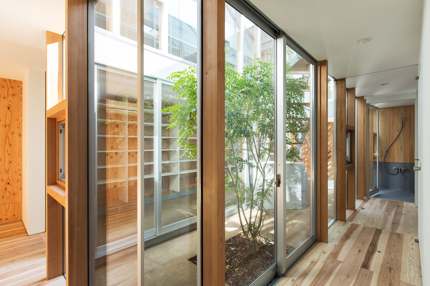 双屋共生,绿意盎然的家庭住宅-18