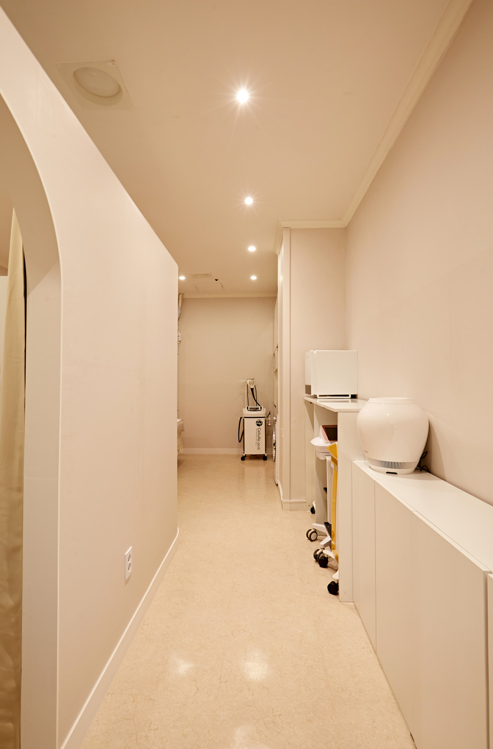 优雅温馨 12 平米皮肤商店设计-17