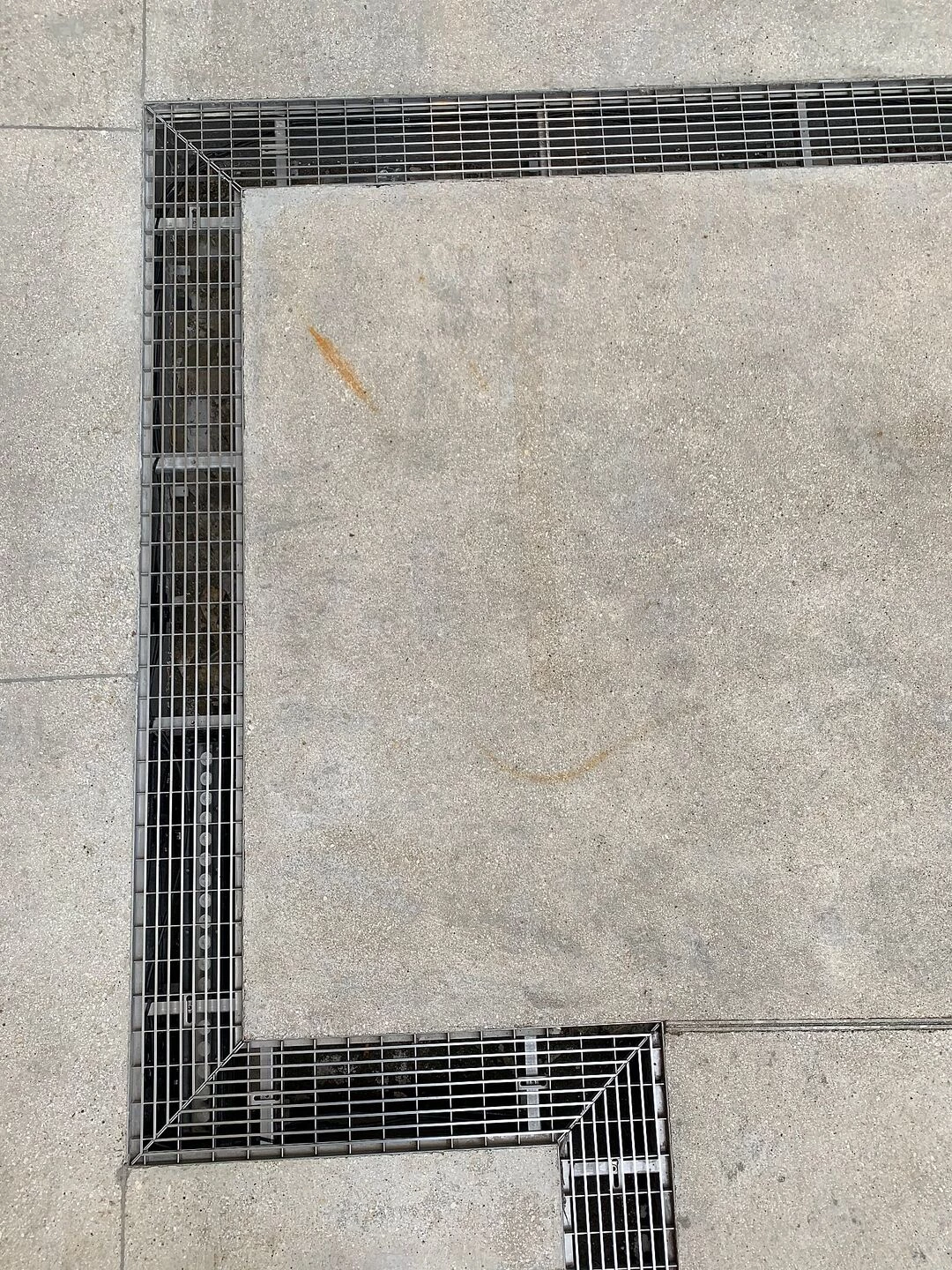 法国迪戎 Cour Bareuzai 历史建筑里的现代绿色办公空间-21