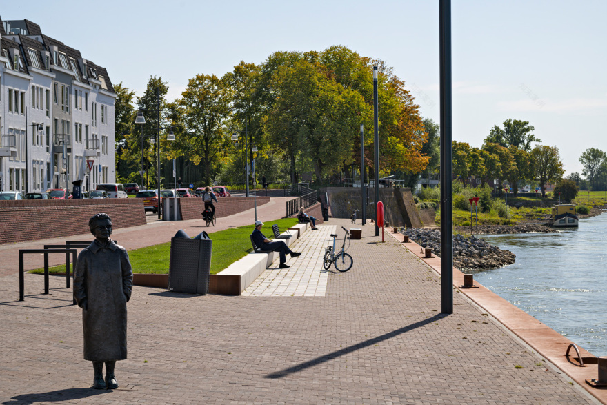 荷兰祖特芬市 IJsselkade 河岸复兴-5