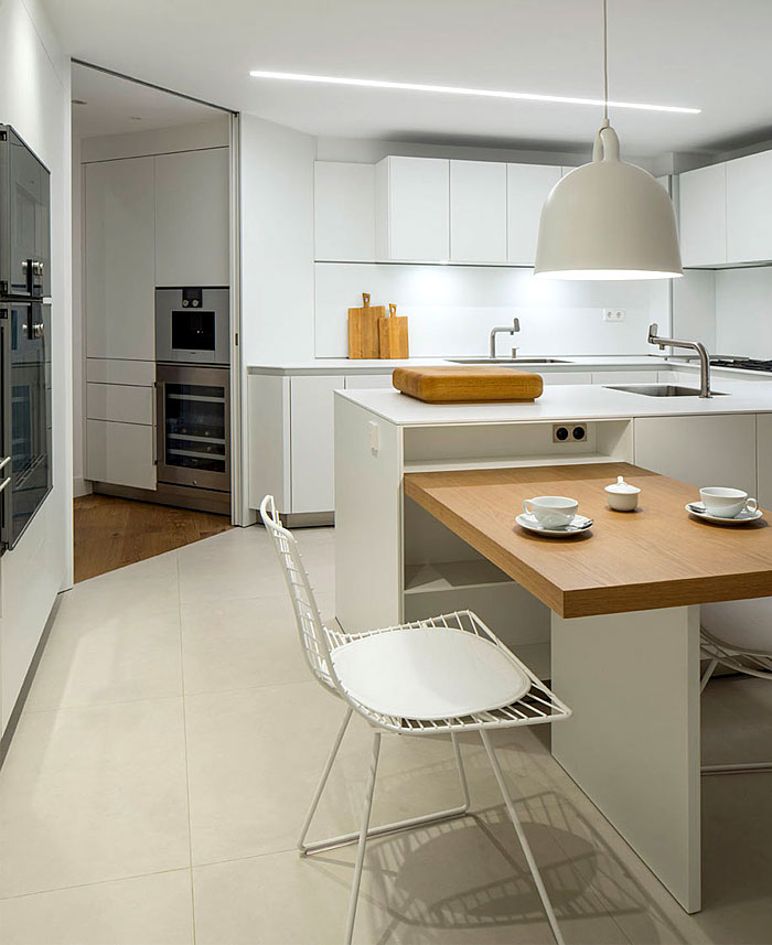 巴塞罗那：自然美景与现代艺术相连的独立住宅-9