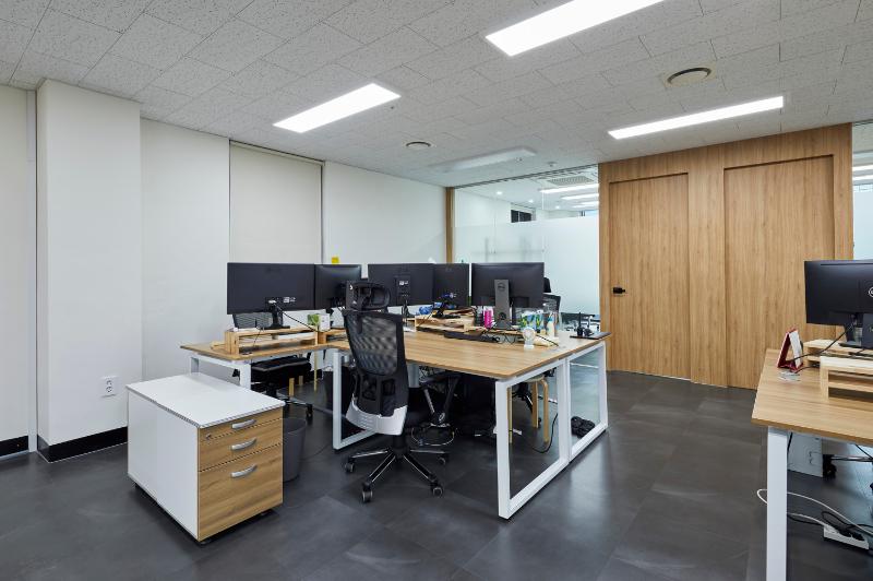 简约 85 平米办公空间设计-11