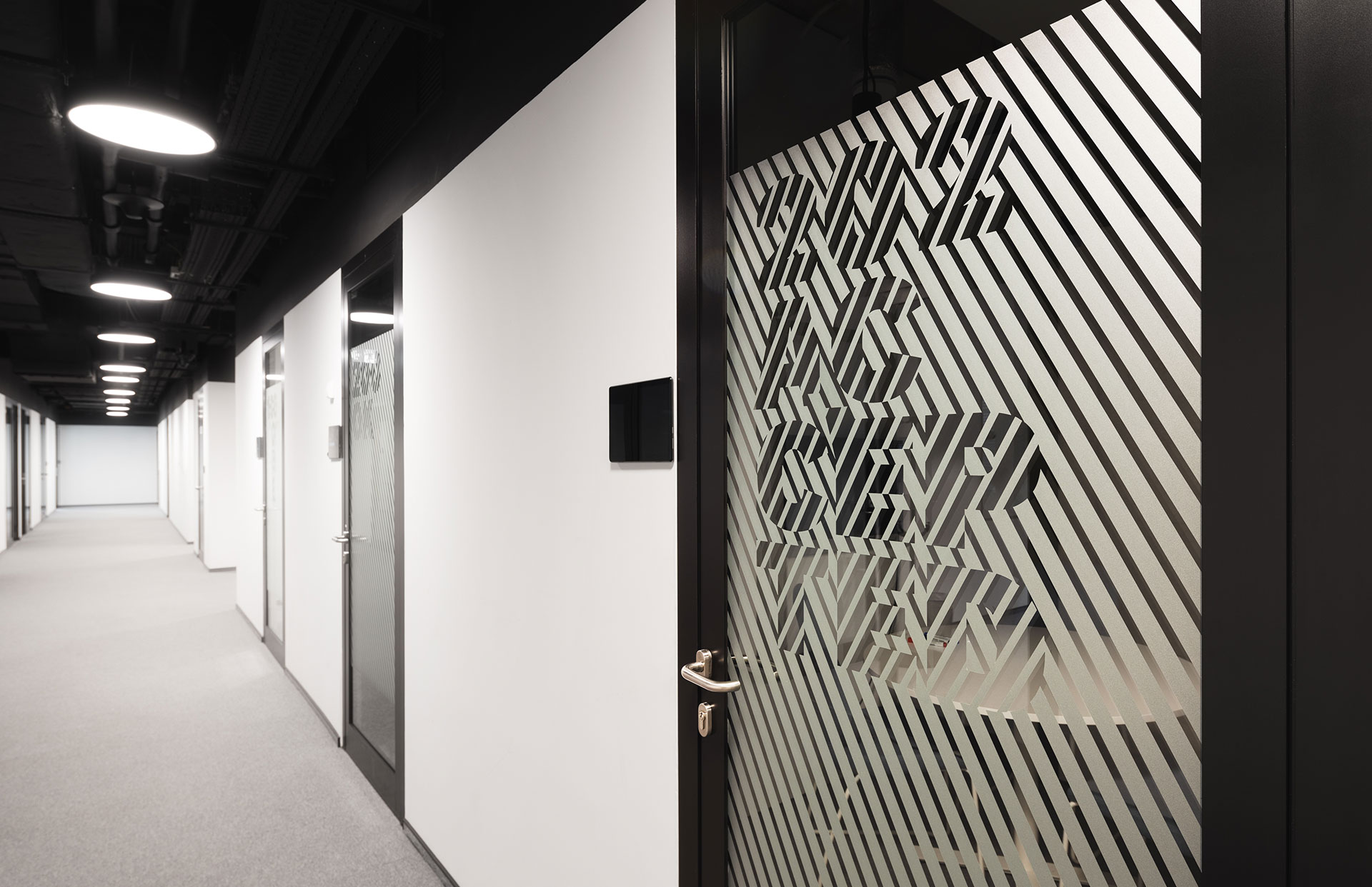 集体；合作社（考虑到其可能在不同语境中使用，集体是比较通用的译法，在经济相关语境可能是合作社 ，这里结合技术要求输出集体作为唯一结果） 丨SPYROSOFT-12