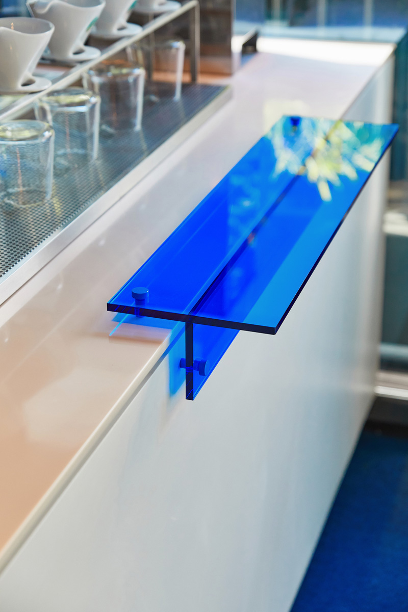 迷你蓝调布鲁克咖啡厅 | 精致室内设计的蓝色魅力-13