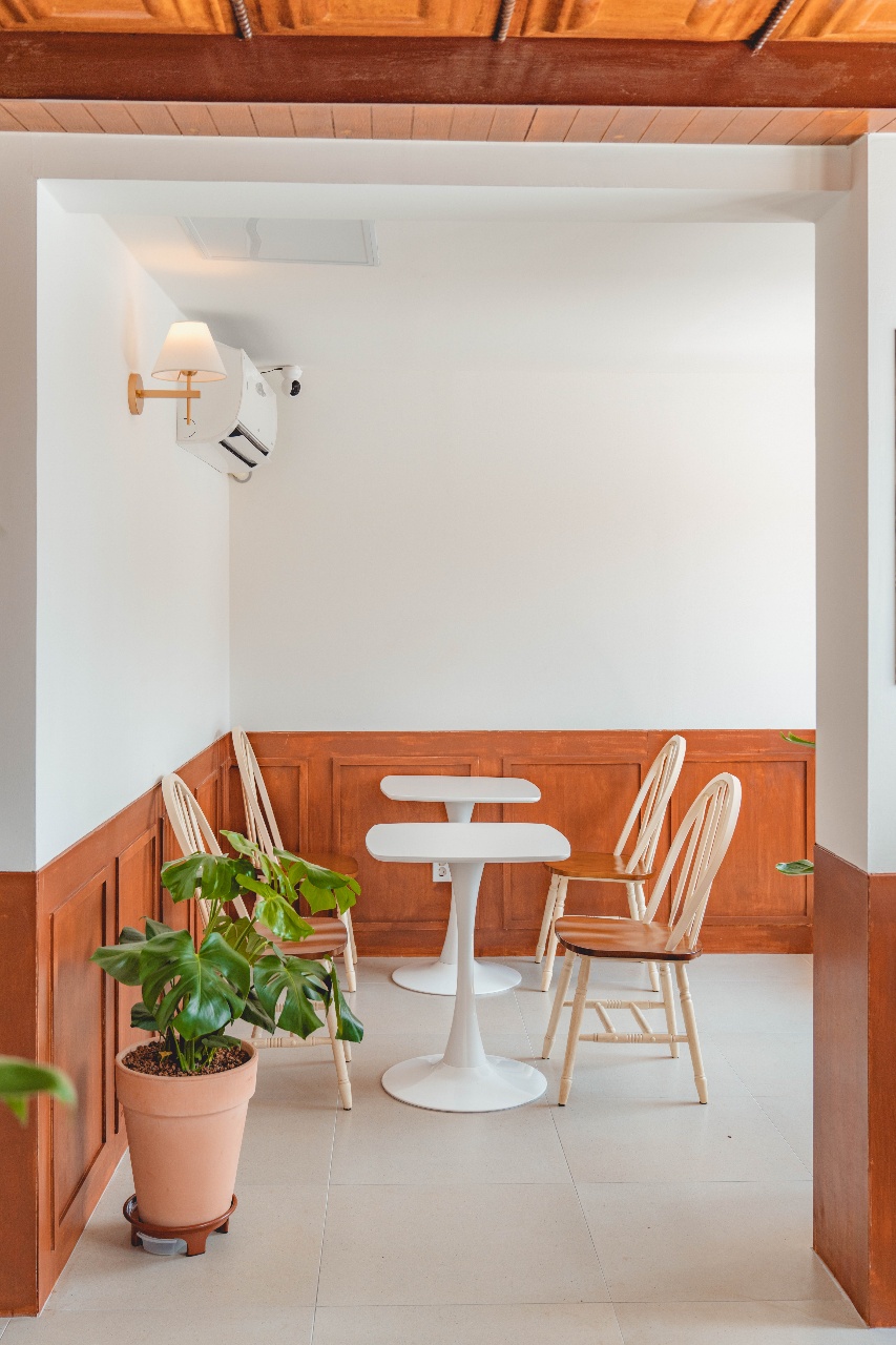 16 坪济州岛咖啡厅，舒适温馨的白色木质空间-6